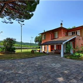 3 bedroom villa with pool and tennis court near Florence, sleeps 6